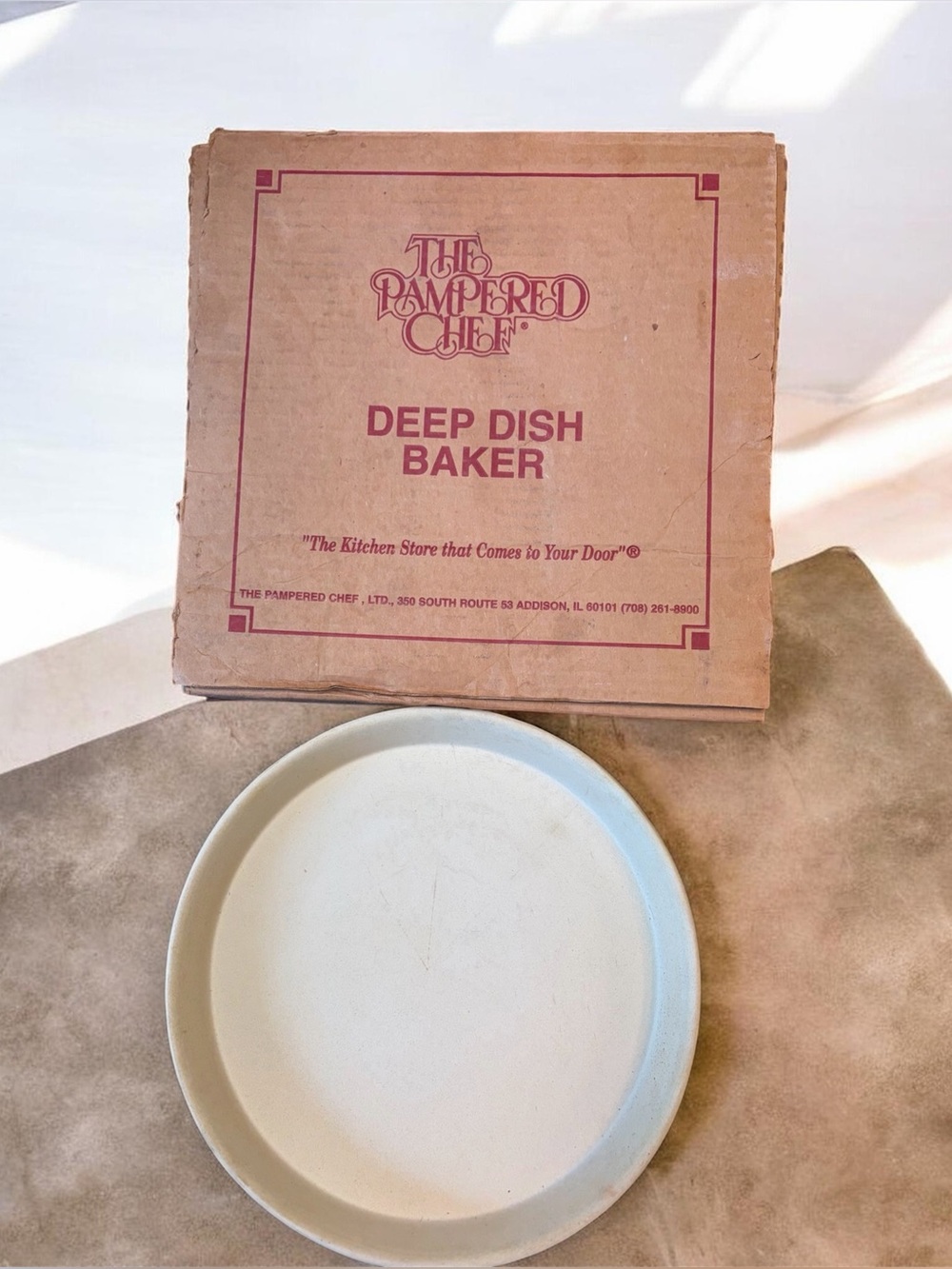 The Pampered Chef beige Round Deep Dish Baker discontinued seasoned with box 🗃️